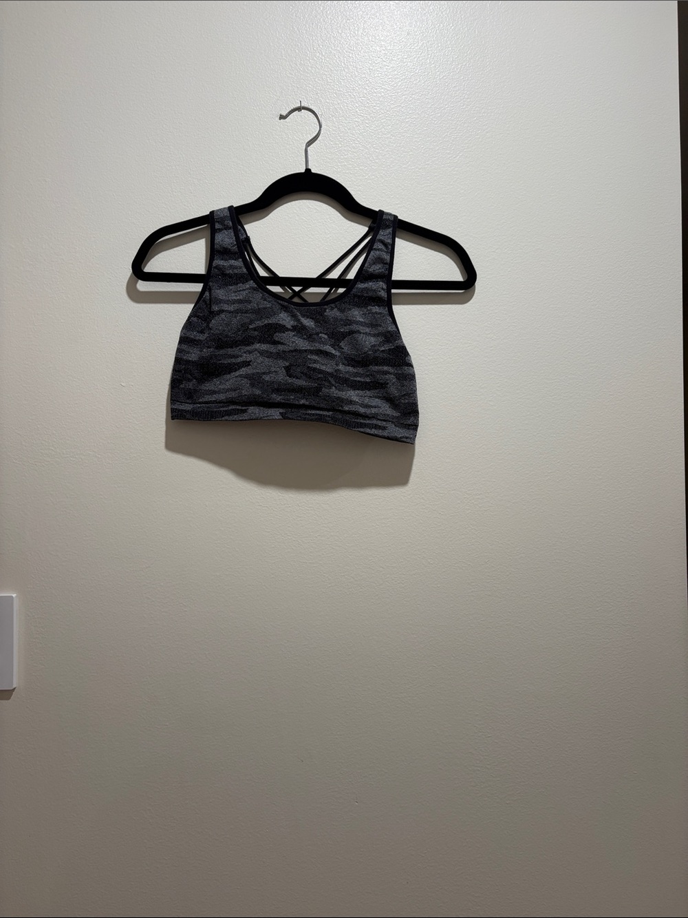 Crisscross Back Camo Sports Bra - Gray
